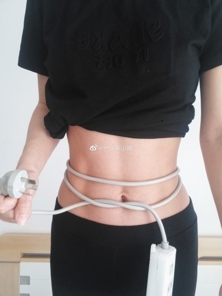 dân mạng TQ nghĩ ra trào lưu mới để khoe eo thon ảnh 3 dan mang TQ nghi ra trao luu moi de khoe eo thon anh 3