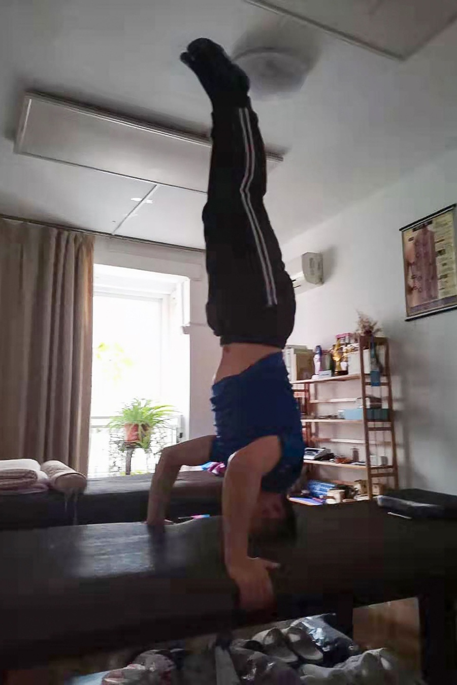 dan mang TQ nghi ra trao luu moi de khoe eo thon anh 4