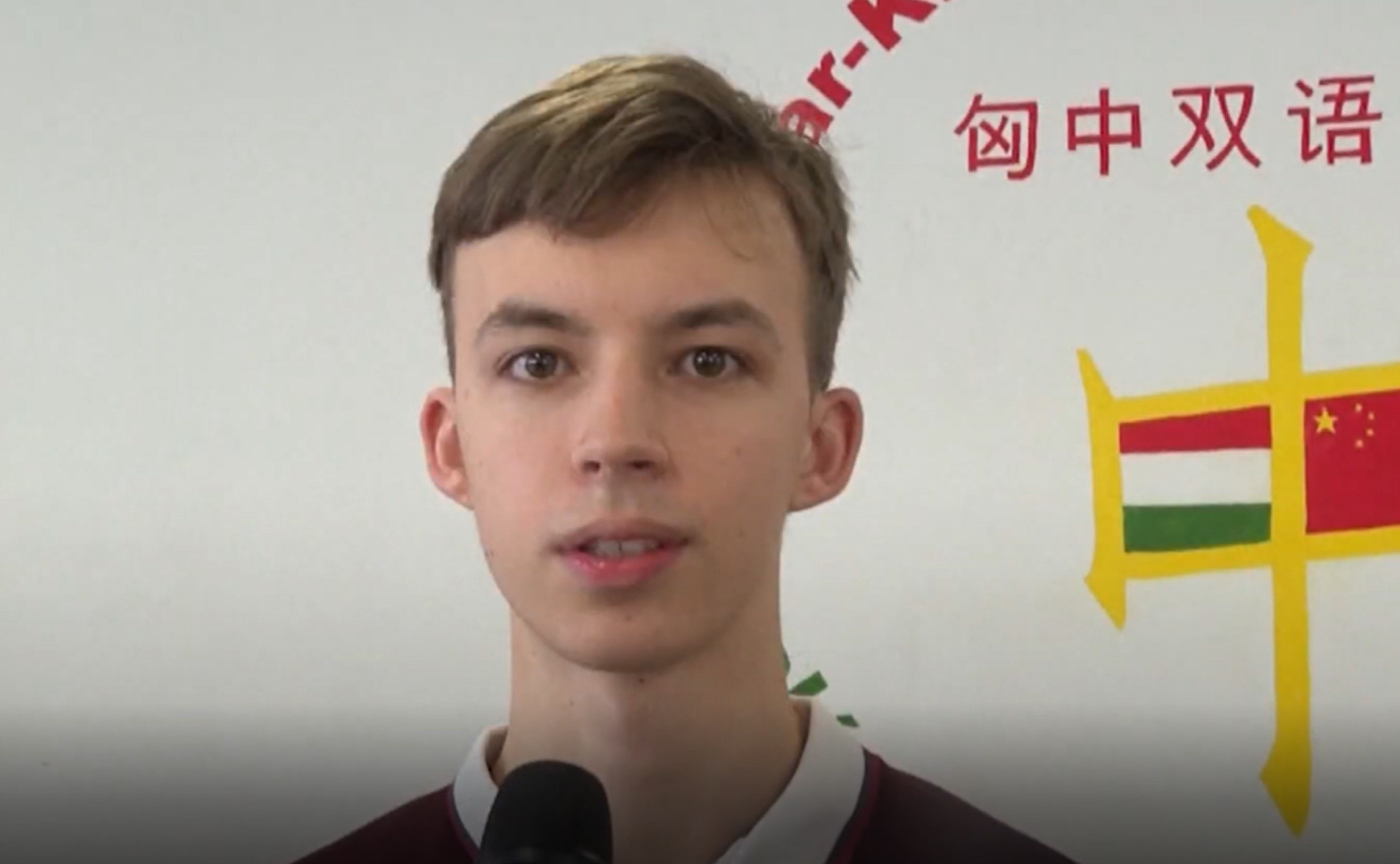 Hoc sinh Hungary co vu Trung Quoc trong cuoc chien chong dich Covid-19 hinh anh