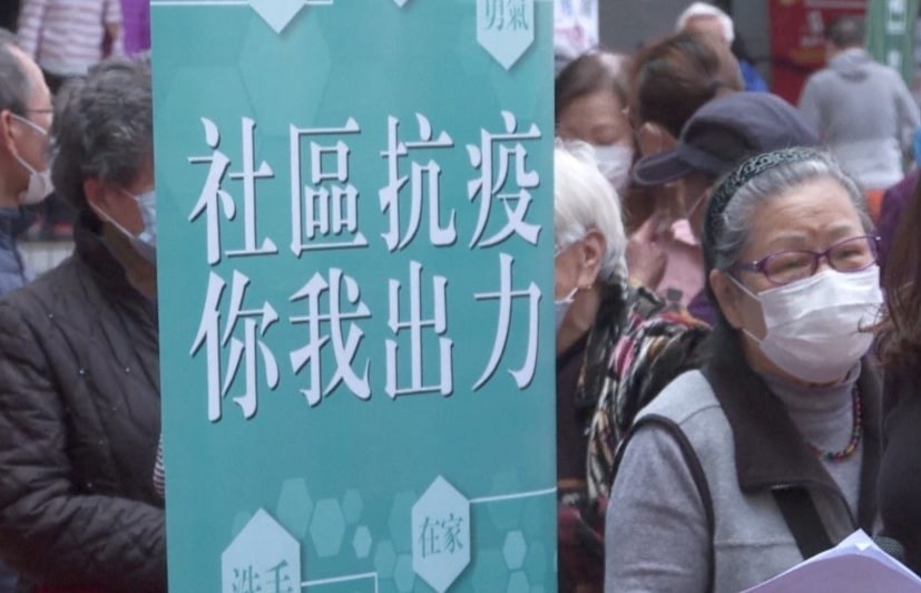 Hon 1 trieu khau trang duoc trao tang cho nguoi gia o Hong Kong hinh anh