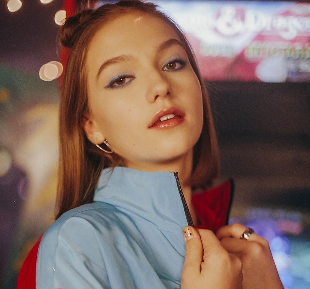 hot girl sinh nam 2004 tung xuat hien trong MV dinh dam anh 1