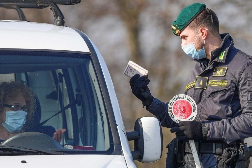 Cuoc song ben trong vung tam dich o Italy hinh anh