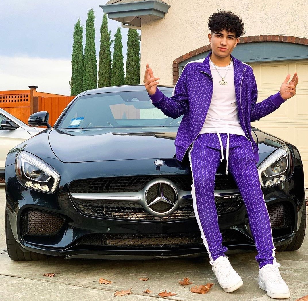 3 chang trai tu mua nha tau sieu xe khi chua day 20 tuoi anh 5