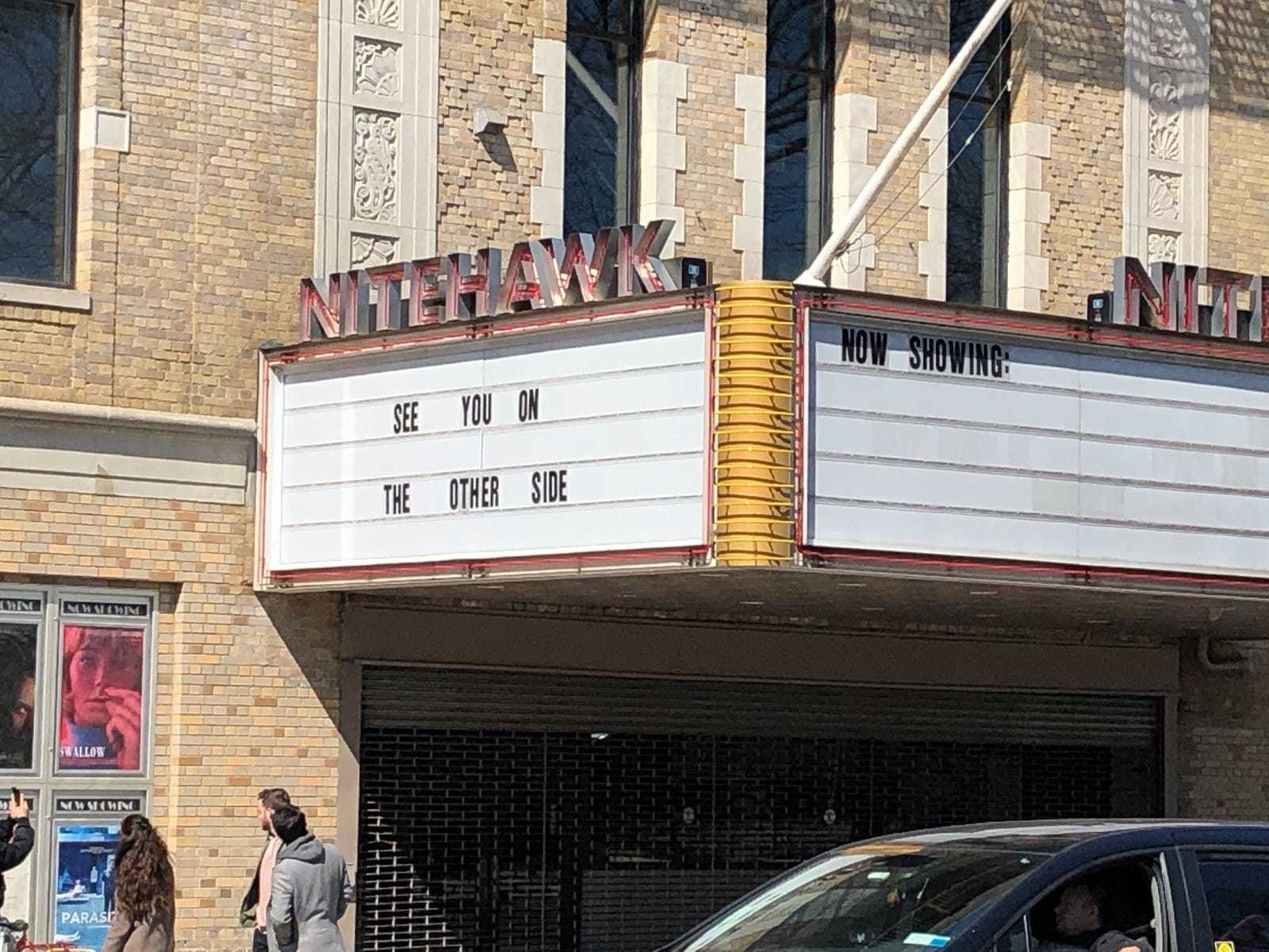 Nguoi dan tren the gioi vat lon de thich nghi voi lenh cach ly xa hoi anh 1