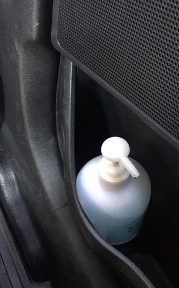 Nguoi dan tren the gioi vat lon de thich nghi voi lenh cach ly xa hoi anh 13