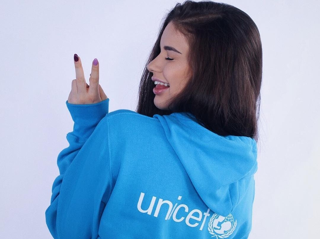 guong mat Dai su cua UNICEF deu duoc khen la tai sac ven toan anh 9