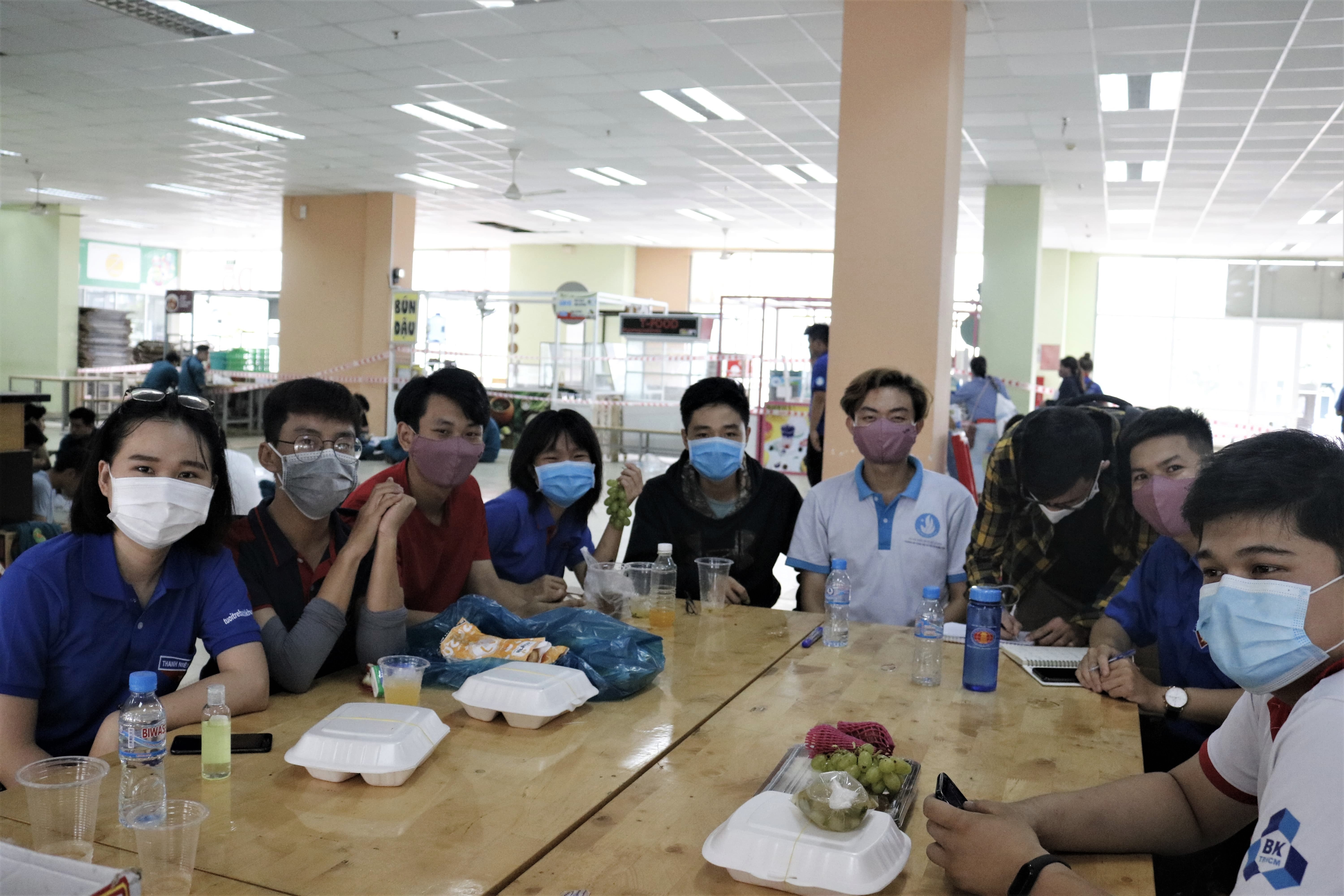 tinh nguyen vien tai ky tuc xa Dai hoc Quoc gia TP.HCM anh 1