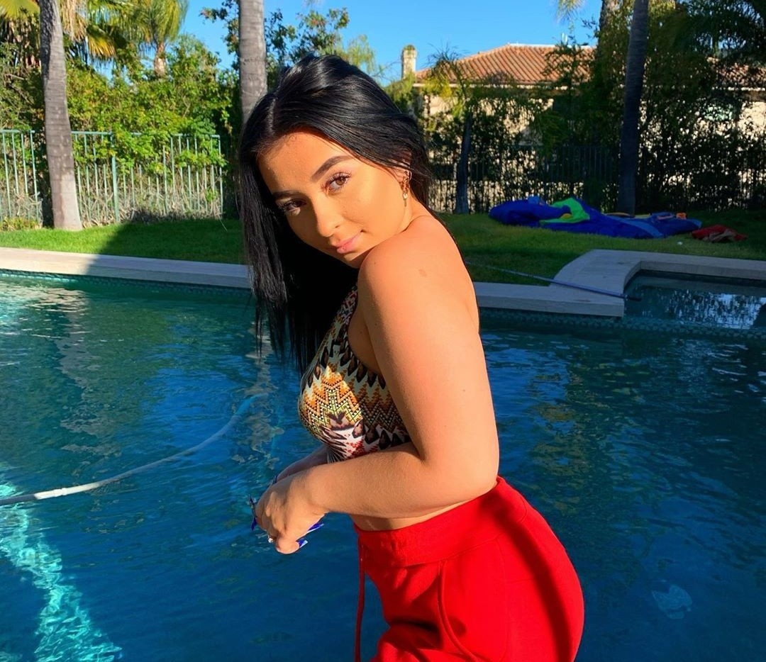 Momager sexy hoa con gai vi thanh nien de hai ra tien anh 1