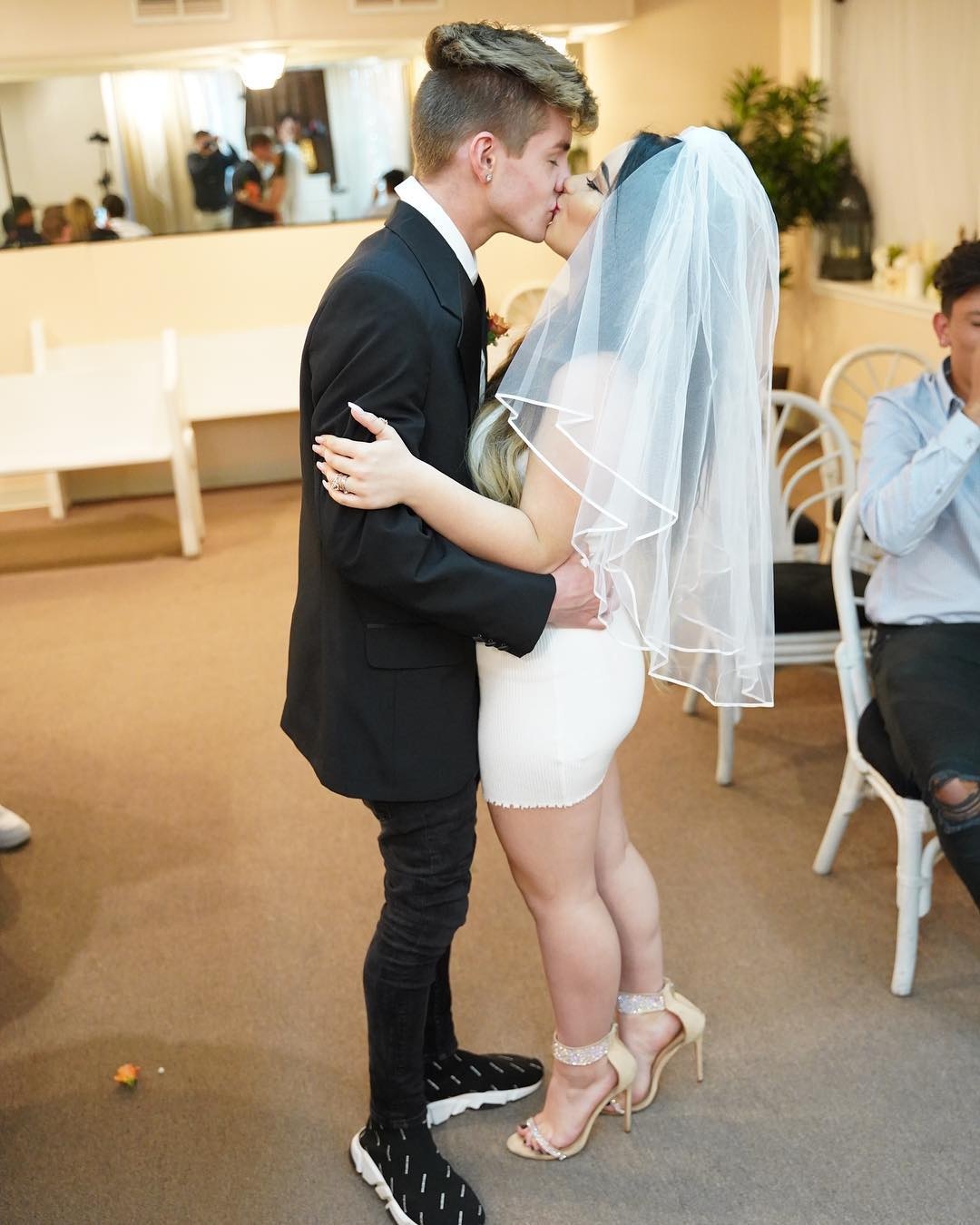 Momager sexy hoa con gai vi thanh nien de hai ra tien anh 3