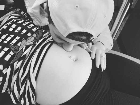 Momager sexy hoa con gai vi thanh nien de hai ra tien anh 2