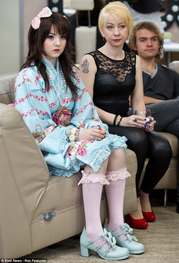 Momager sexy hoa con gai vi thanh nien de hai ra tien anh 4