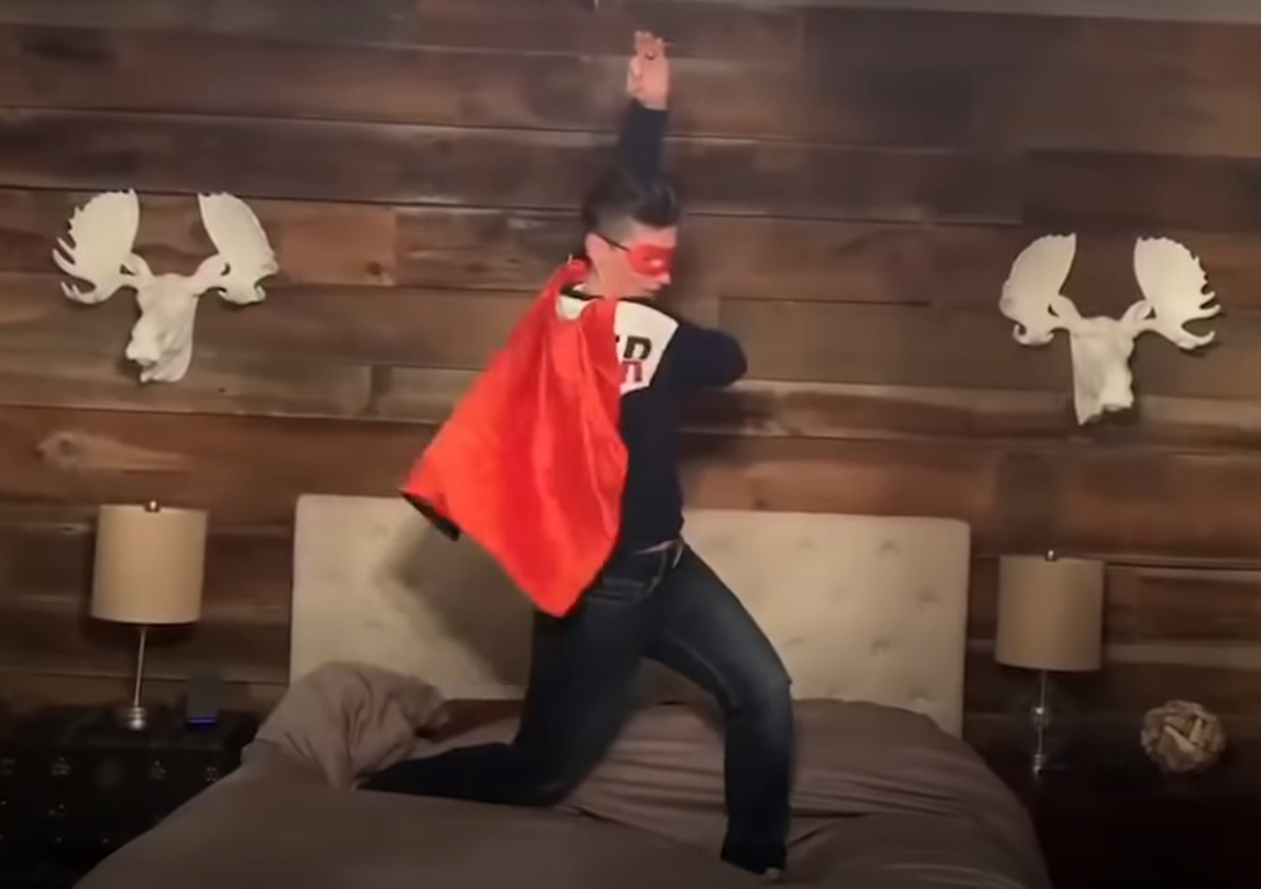 Me dien lai chinh xac thoi quen cua con cai de gay cuoi hinh anh