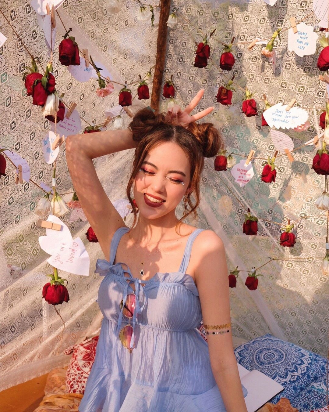 Nhan sac hack tuoi cua blogger lai 3 dong mau anh 8