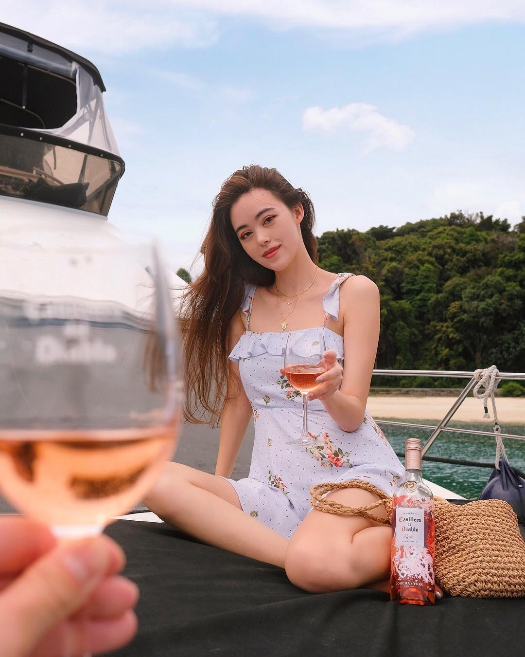 Nhan sac hack tuoi cua blogger lai 3 dong mau anh 2