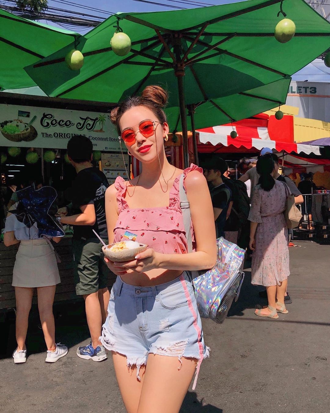 Nhan sac hack tuoi cua blogger lai 3 dong mau anh 7