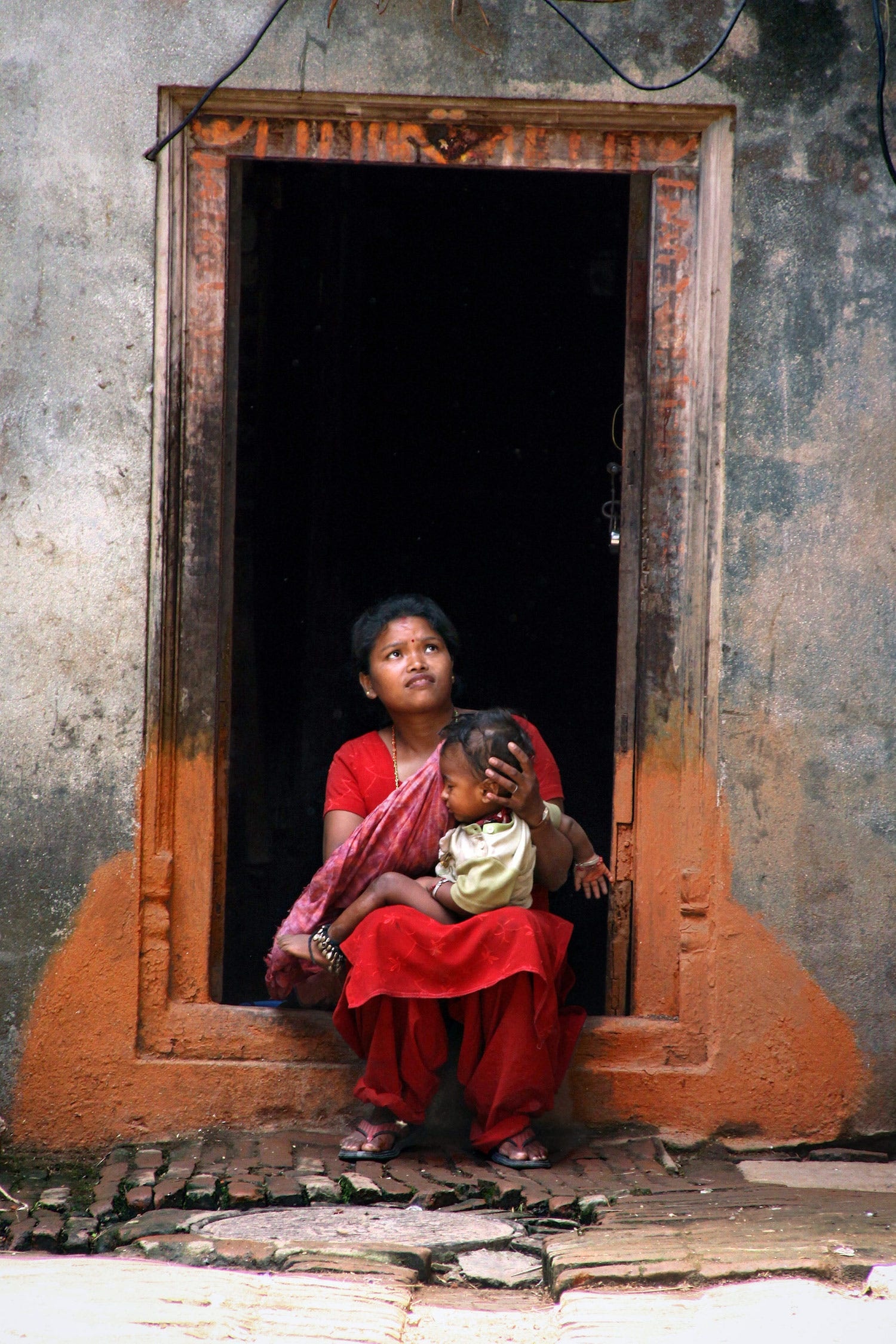 Nhiếp ảnh gia đi du lịch 10 năm để chụp lại khoảnh khắc ý nghĩa về mẹ ảnh 11 Nhiep anh gia di du lich 10 nam de chup lai khoanh khac y nghia ve me anh 11