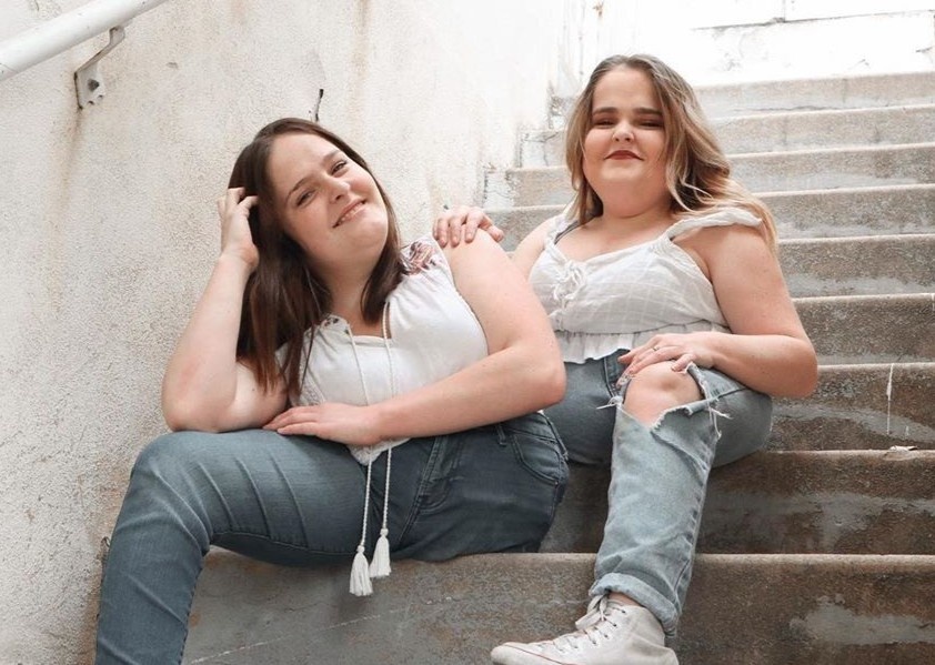 Cuoc song cua cap song sinh dinh lien sau 14 nam phau thuat tach doi hinh anh