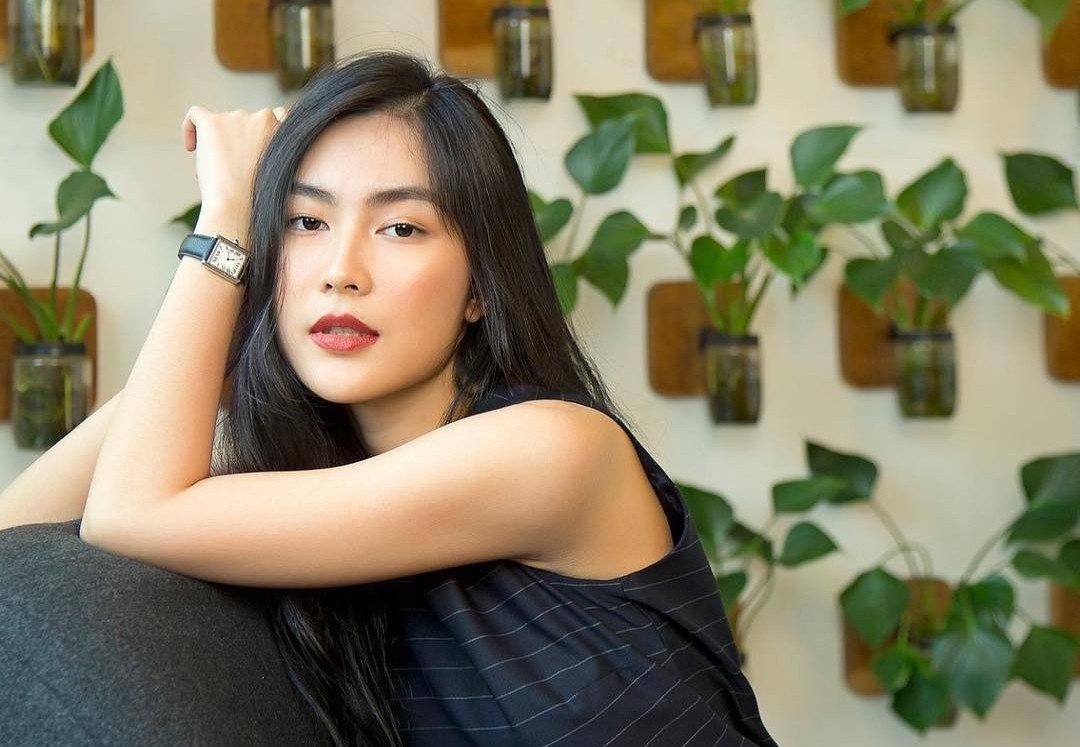 Helly Tong: 'Toi doc sach de tuong tuong va lang nghe chinh minh' hinh anh