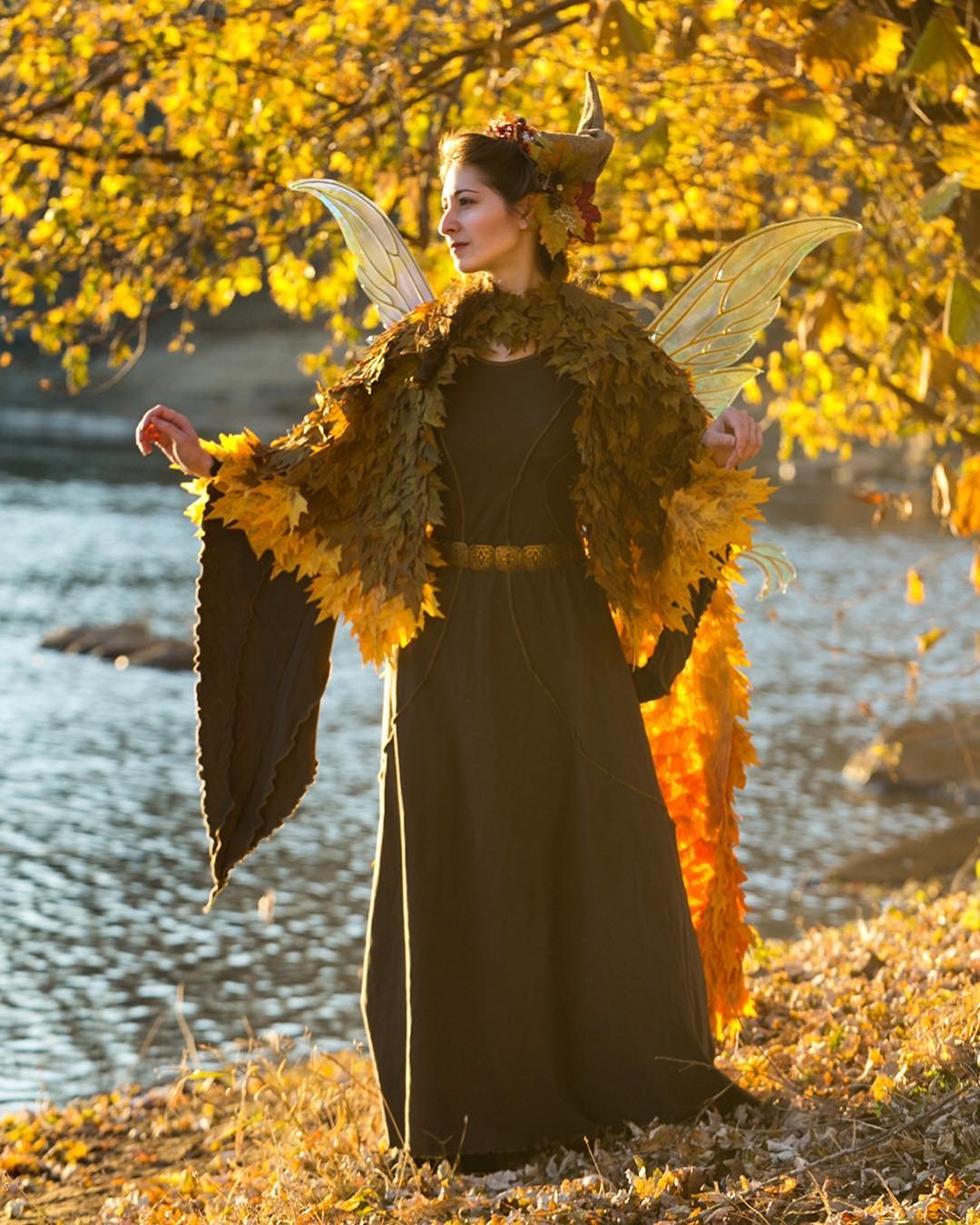 Nữ YouTuber xinh đẹp yêu thích cắt may trang phục thời Trung cổ ảnh 4 Nu YouTuber xinh dep yeu thich cat may trang phuc thoi Trung co anh 4