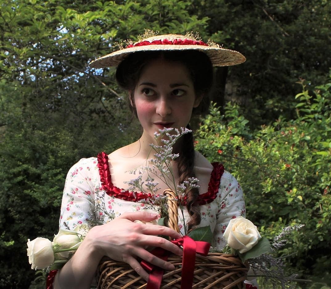 Nu YouTuber xinh dep yeu thich cat may trang phuc thoi Trung co anh 5