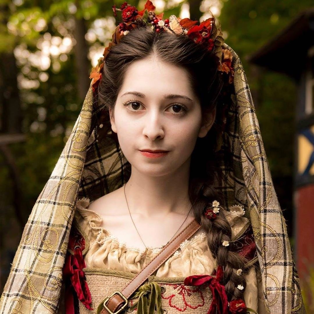 Nu YouTuber xinh dep yeu thich cat may trang phuc thoi Trung co anh 1