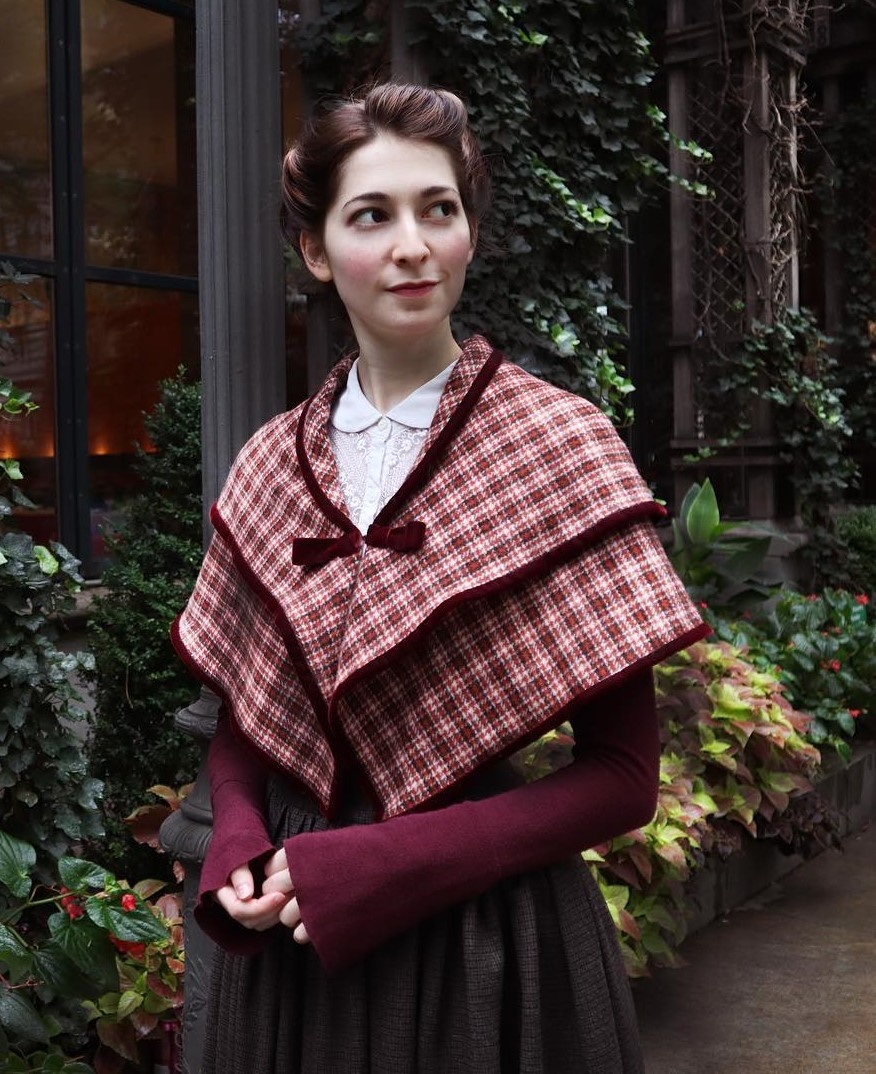 Nữ YouTuber xinh đẹp yêu thích cắt may trang phục thời Trung cổ ảnh 7 Nu YouTuber xinh dep yeu thich cat may trang phuc thoi Trung co anh 7