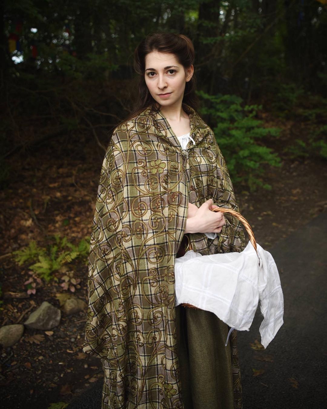 Nữ YouTuber xinh đẹp yêu thích cắt may trang phục thời Trung cổ ảnh 6 Nu YouTuber xinh dep yeu thich cat may trang phuc thoi Trung co anh 6
