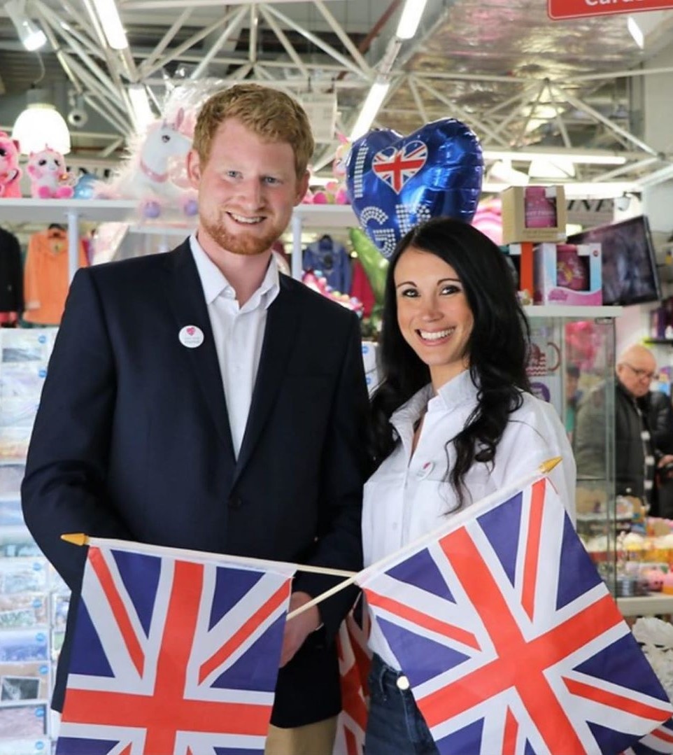 Bản sao Meghan điêu đứng sau khi vợ chồng Harry rời hoàng gia Anh ảnh 10 Ban sao Meghan dieu dung sau khi vo chong Harry roi hoang gia Anh anh 10