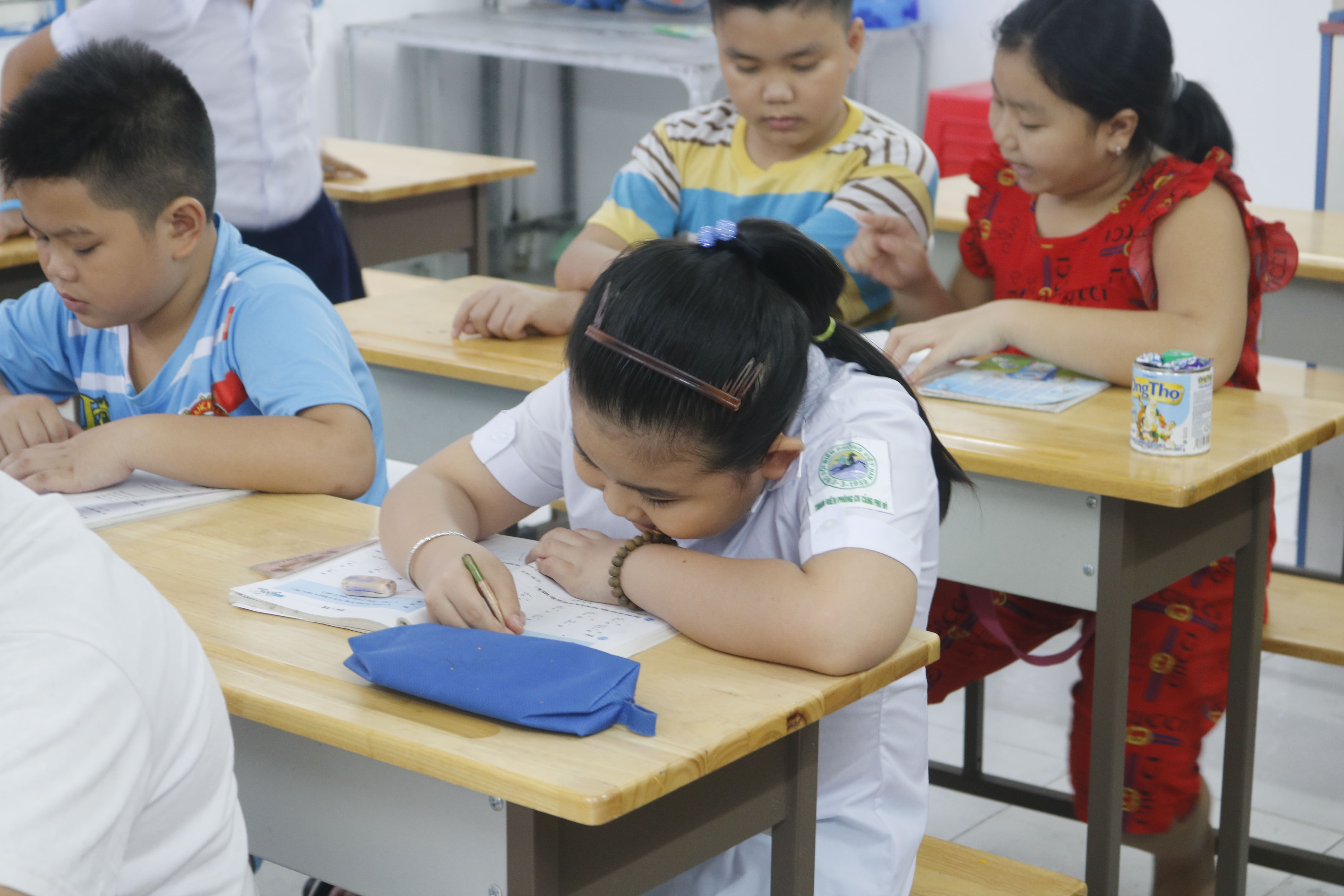 Lop hoc tinh thuong cua thay giao 9X anh 6