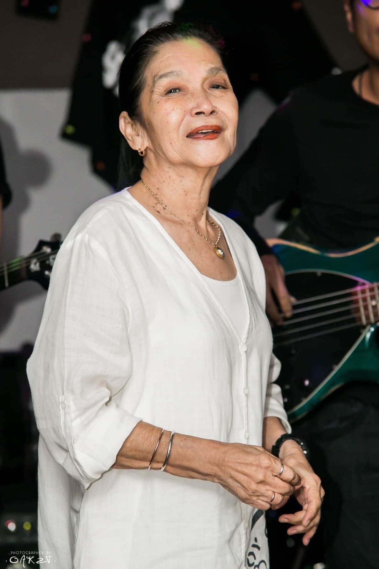 Cu ba tung liet nua mat tro thanh hien tuong mang Thai Lan anh 3