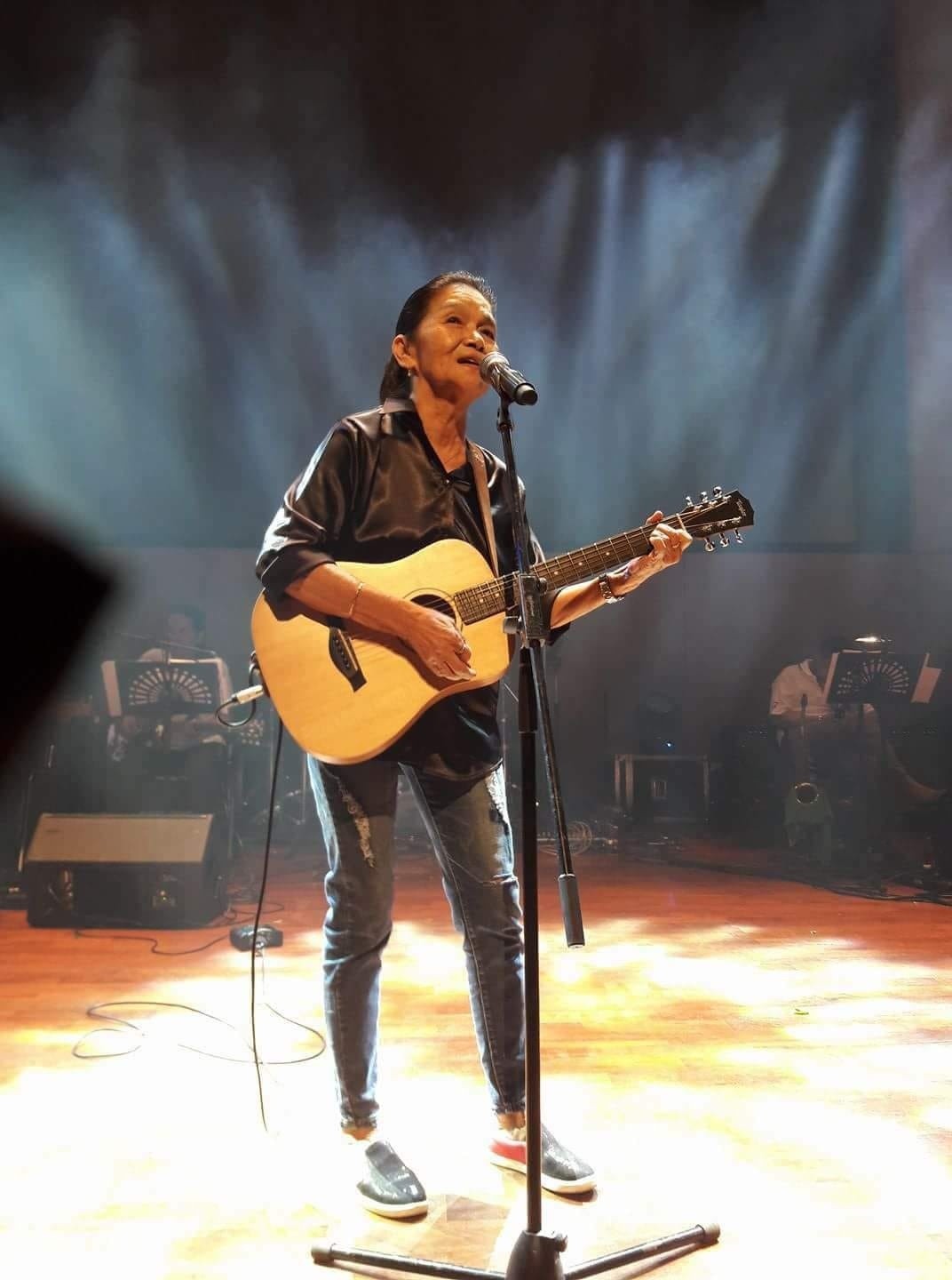 Cu ba tung liet nua mat tro thanh hien tuong mang Thai Lan anh 8