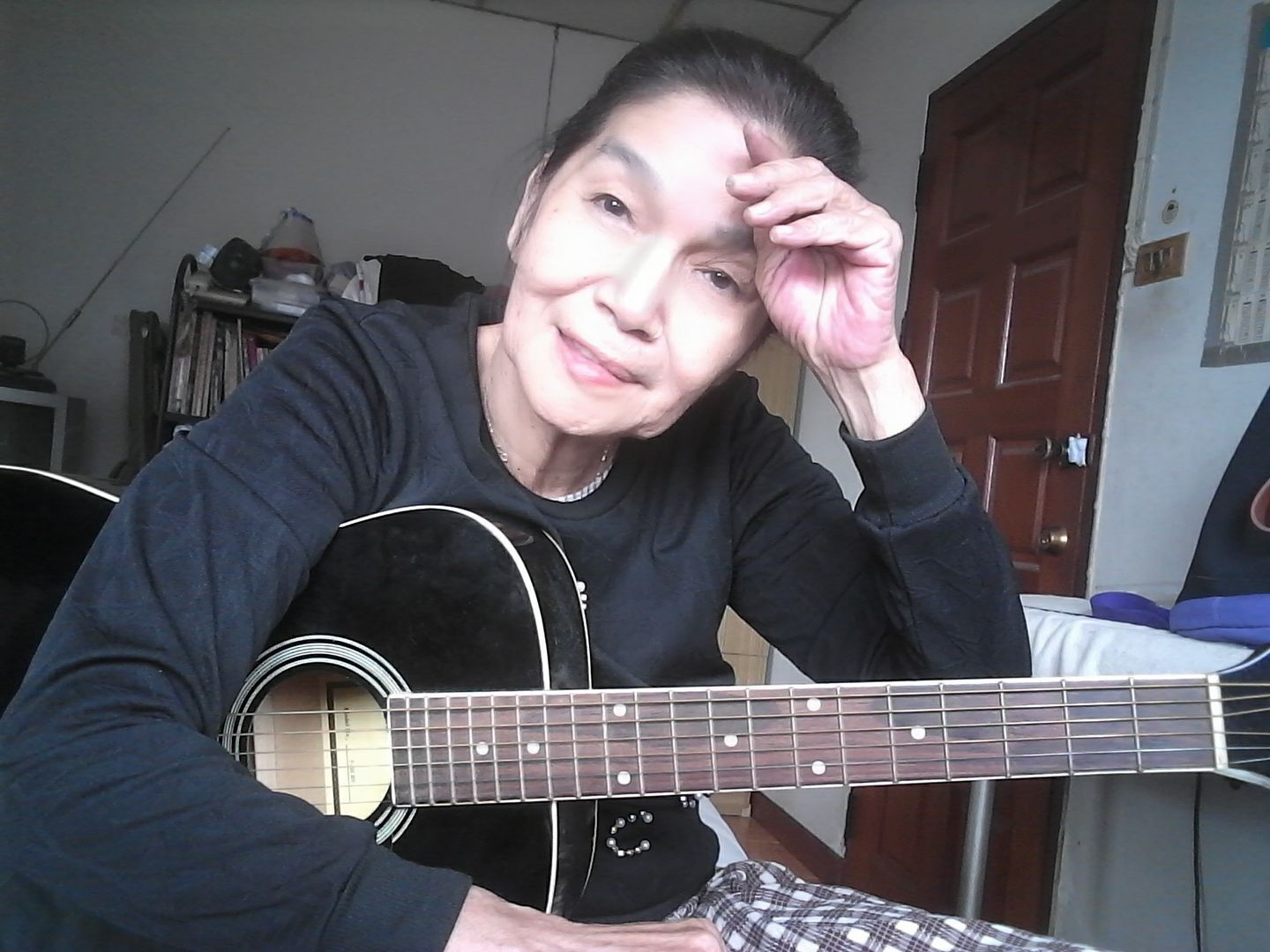 Cu ba tung liet nua mat tro thanh hien tuong mang Thai Lan anh 11