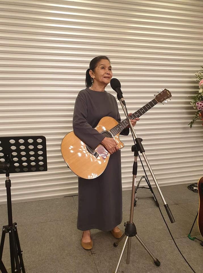 Cu ba tung liet nua mat tro thanh hien tuong mang Thai Lan anh 7