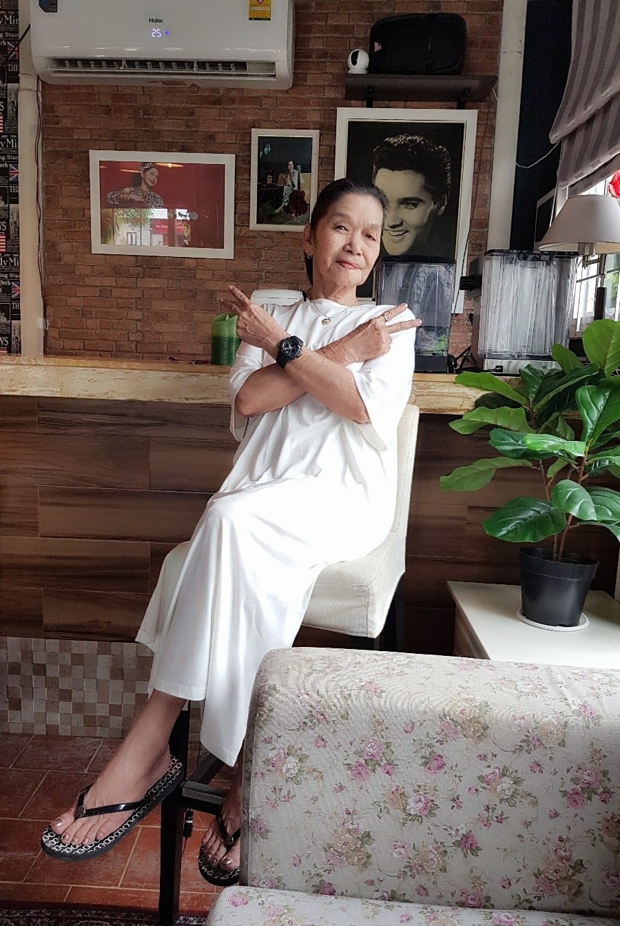 Cu ba tung liet nua mat tro thanh hien tuong mang Thai Lan anh 13