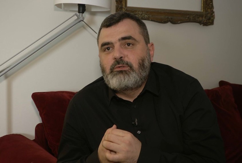 Nguoi dan ong kien sep vi bi giao cong viec qua chan den noi tram cam anh 1