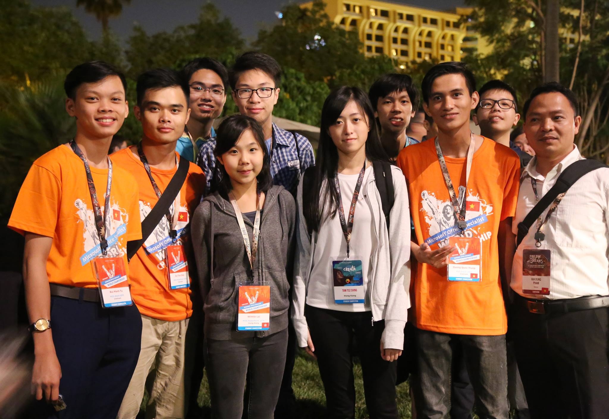 Nam sinh sang tao hieu ung tren mang de an mung truong tron 100 tuoi anh 2