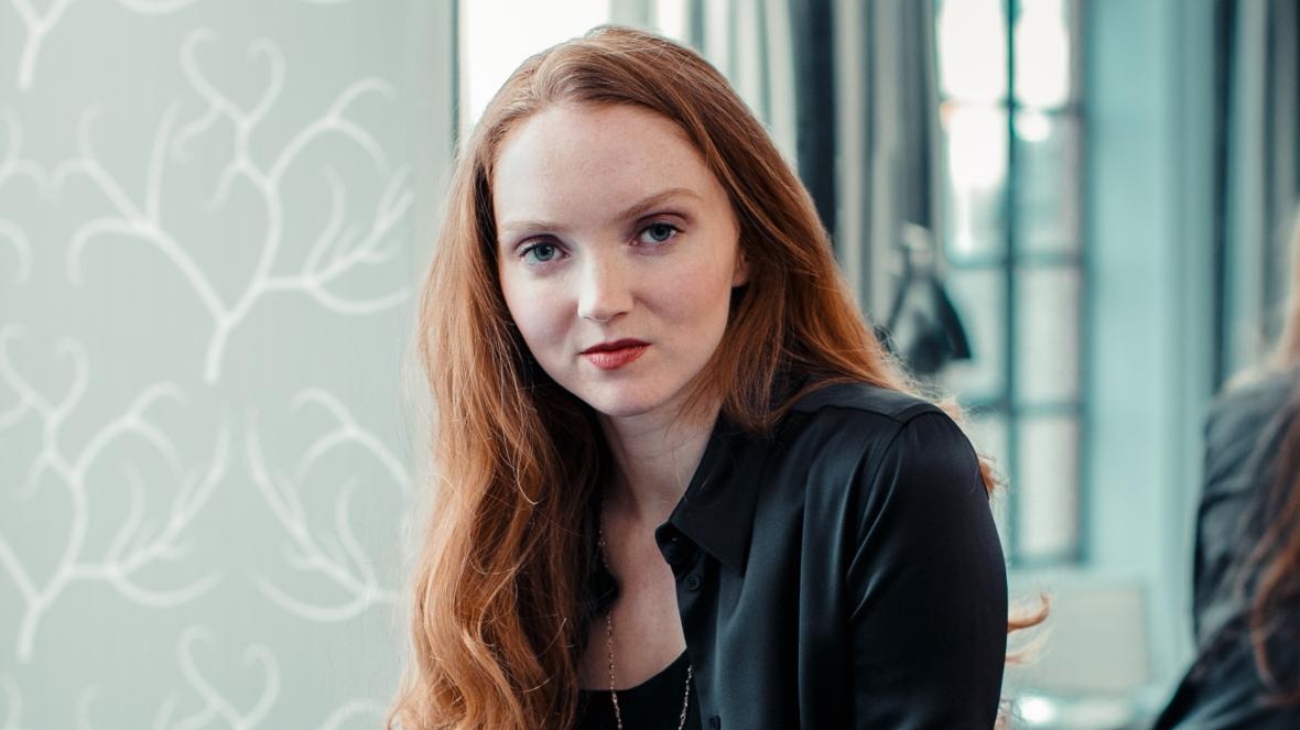 Sieu mau Anh co tuoi tho bi bat nat vi mai toc do anh 10