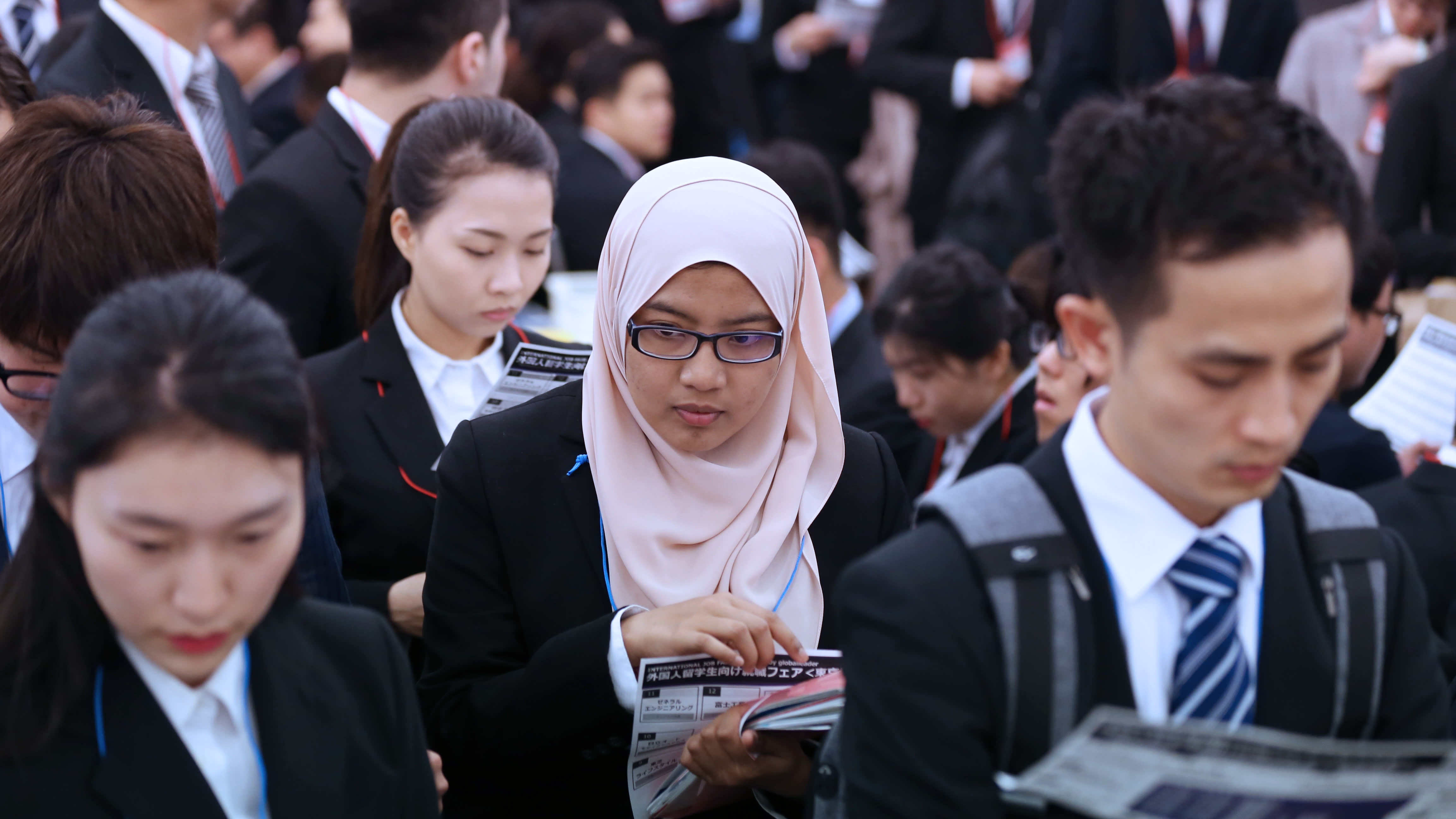 Du hoc sinh Nhat chat vat voi lenh cam nhap canh cua chinh phu anh 2