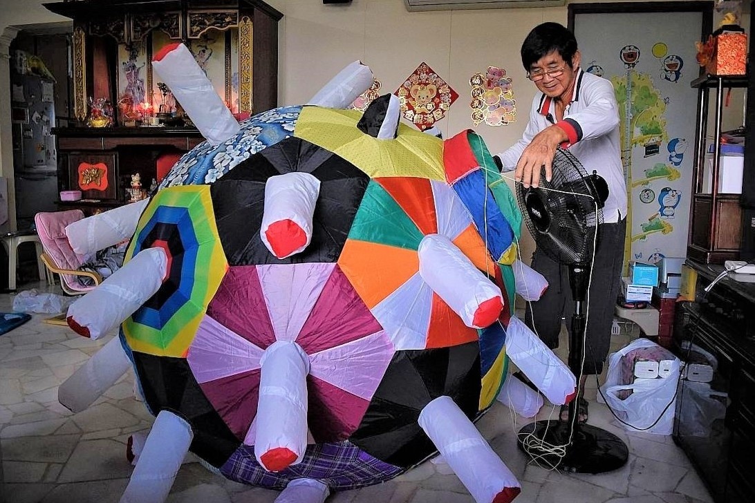 Khung long bom hoi, Totoro, ca duoi bay tren bau troi Singapore hinh anh