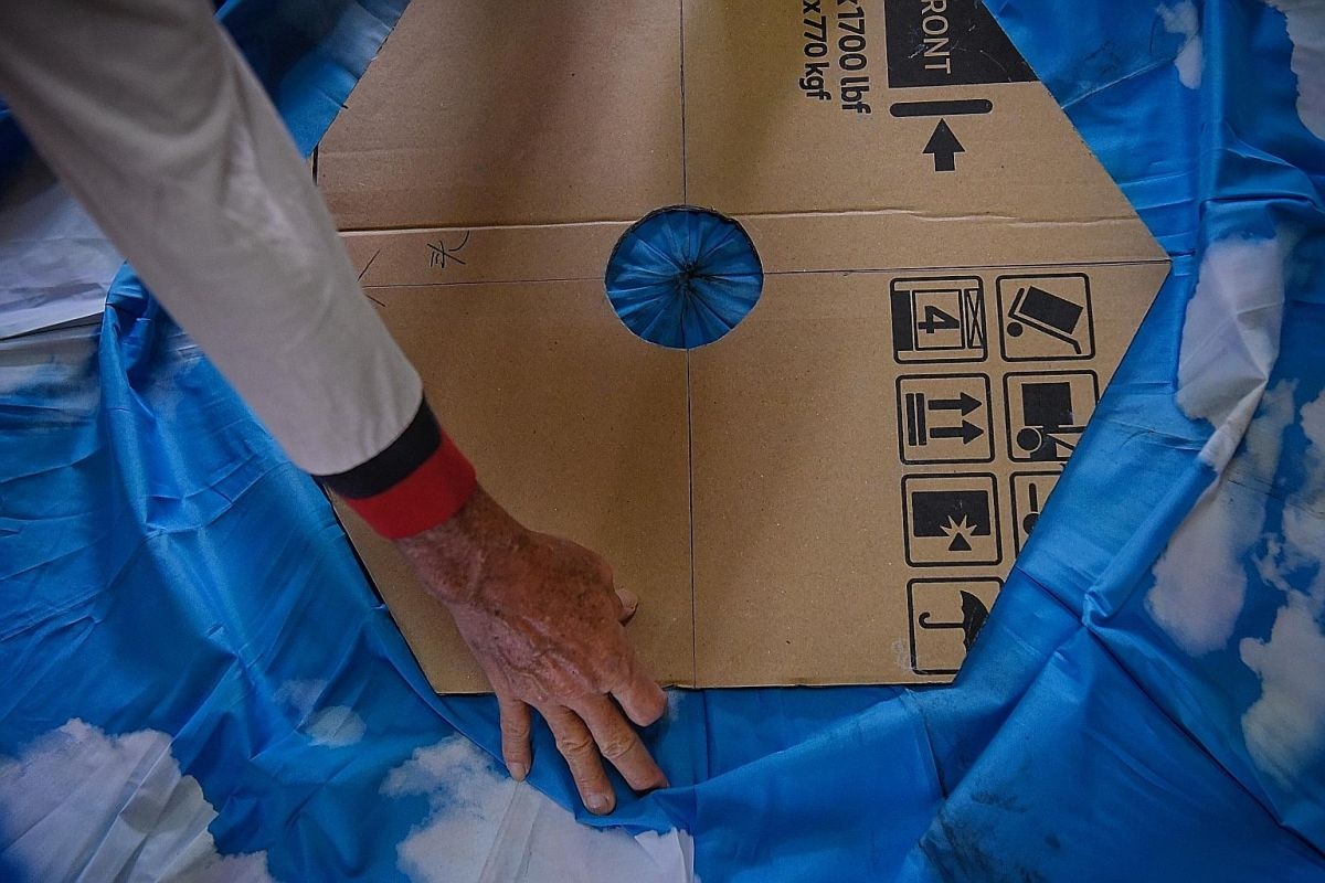 Khung long bom hoi Totoro ca duoi bay tren bau troi Singapore anh 4