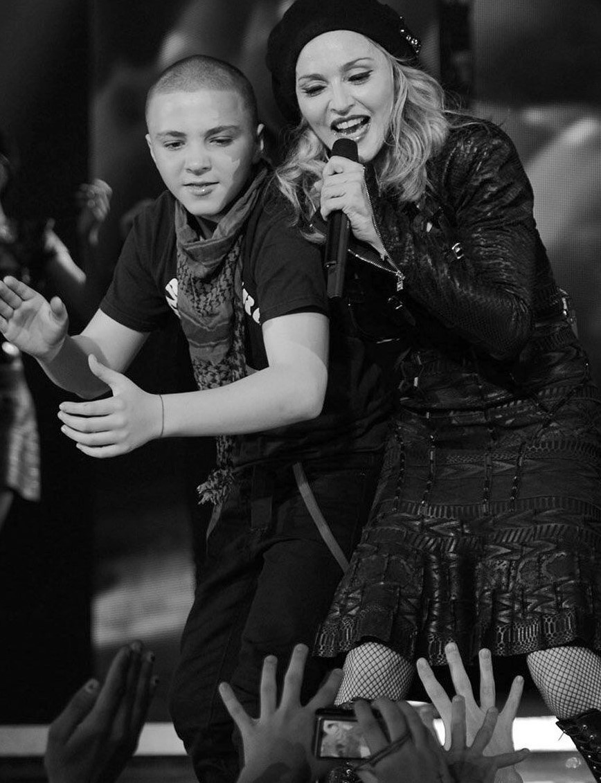 Con trai cua Madonna noi loan bi bat vi can sa anh 3