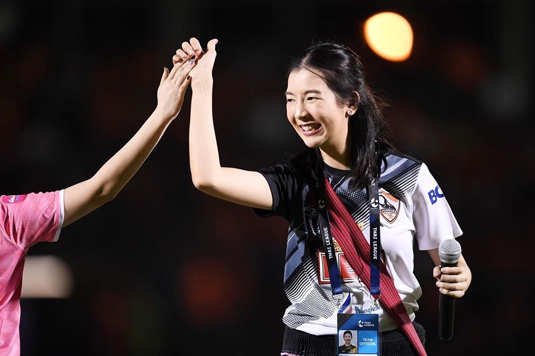 Nhan sac xinh dep cua 3 nu chu tich trong gioi bong da anh 5