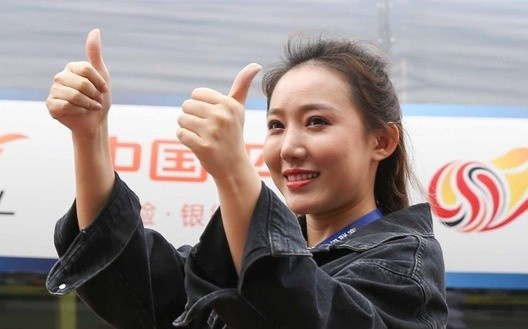 Nhan sac xinh dep cua 3 nu chu tich trong gioi bong da anh 9