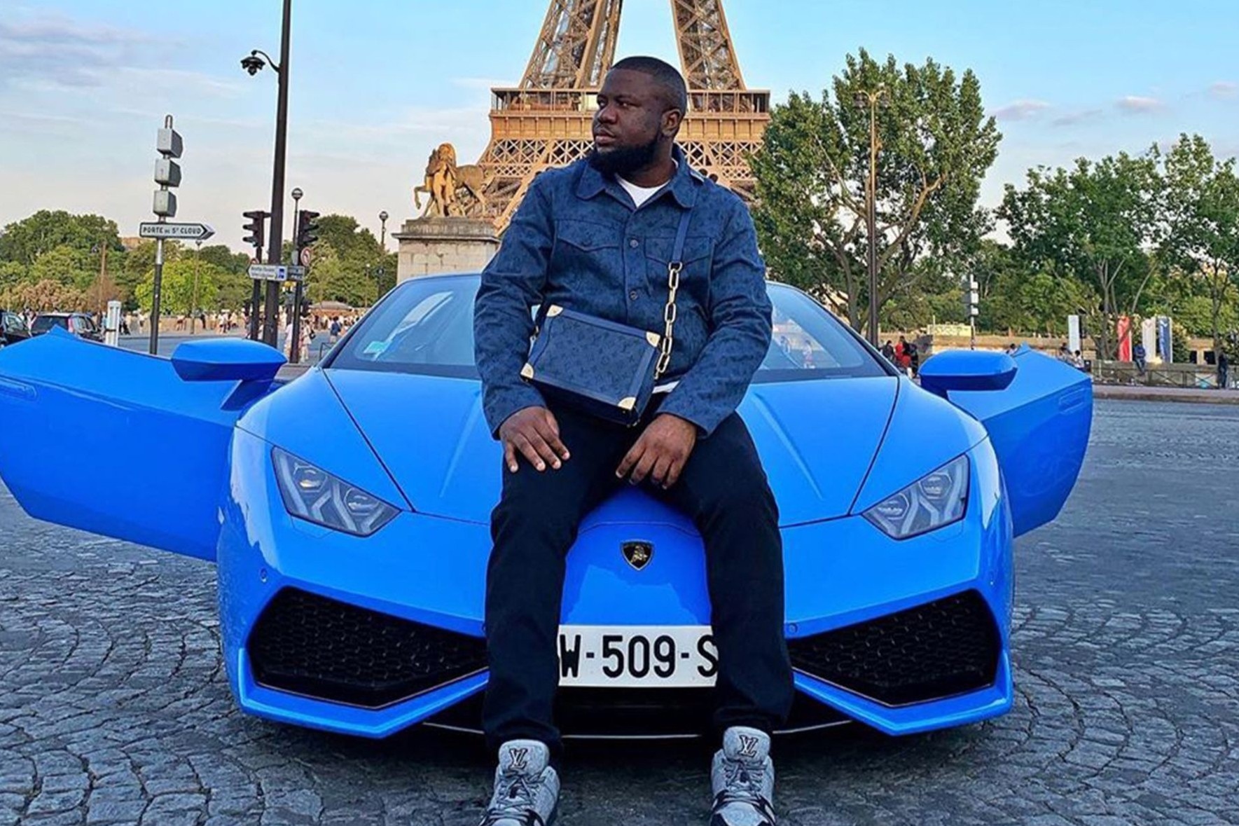 Ngoi sao mang song nhu ty phu bi bat vi lua dao hang tram trieu USD hinh anh