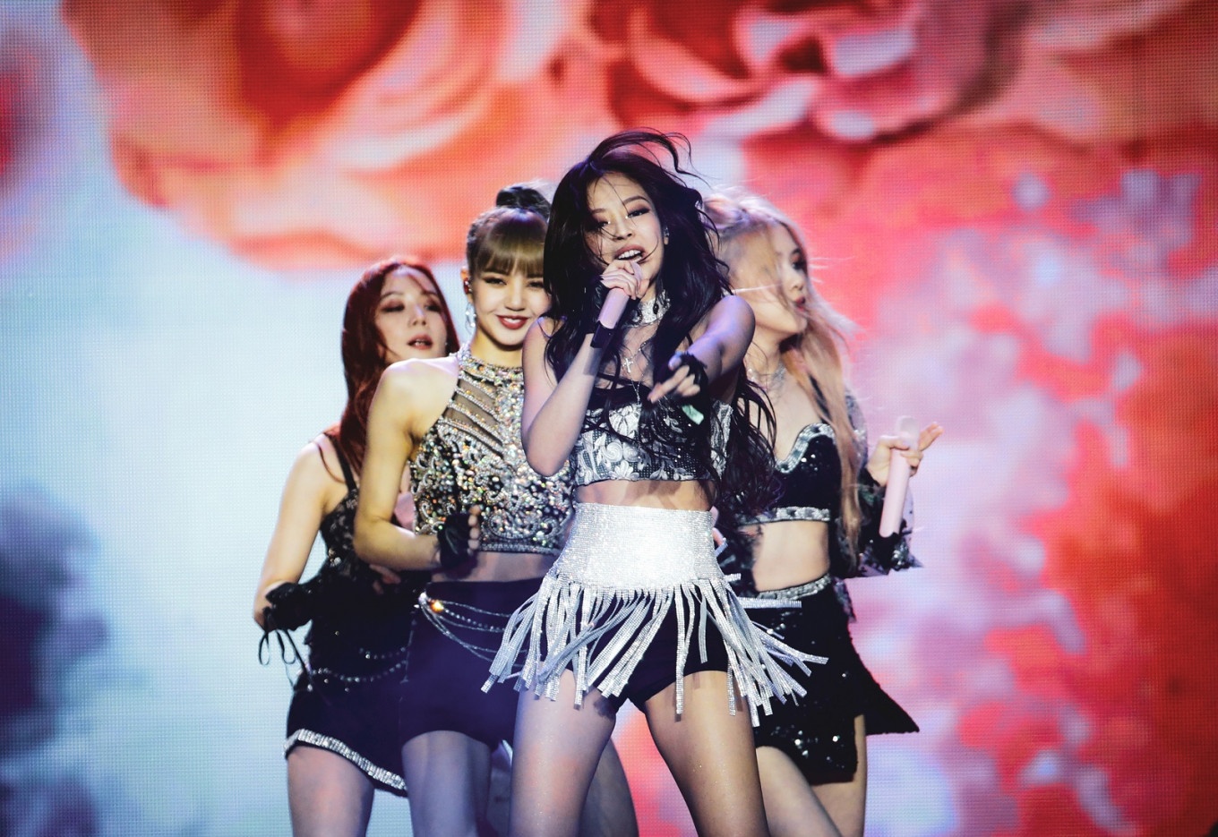 Vấn đề văn hóa được lật lại trong các MV âm nhạc của sao Kpop ảnh 4 Van de van hoa duoc lat lai trong cac MV am nhac cua sao Kpop anh 4