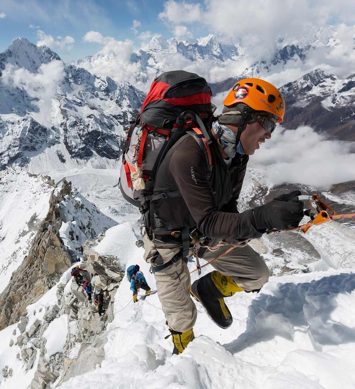 Cuộc sống khắc nghiệt của bộ tộc dẫn đường trên đỉnh Everest ảnh 2 Cuoc song khac nghiet cua bo toc dan duong tren dinh Everest anh 2