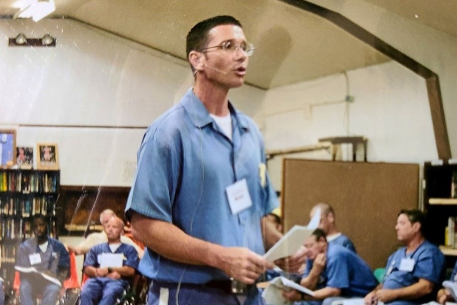 Lam lai cuoc doi sau 23 nam di tu, tro thanh thu ky luat hinh anh