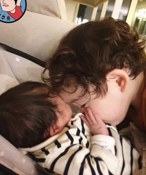 Bo ba thien than nhi lai Han - Thuy Si cua nha cau thu Park Joo-ho anh 11