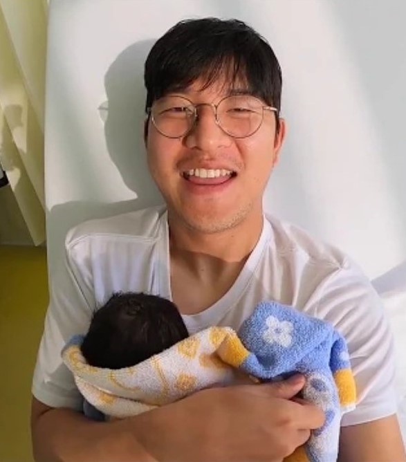 Bo ba thien than nhi lai Han - Thuy Si cua nha cau thu Park Joo-ho anh 12