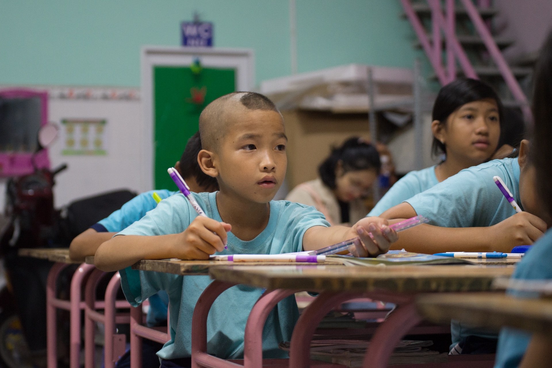 Lop hoc 0 dong cua huong dan vien du lich anh 6